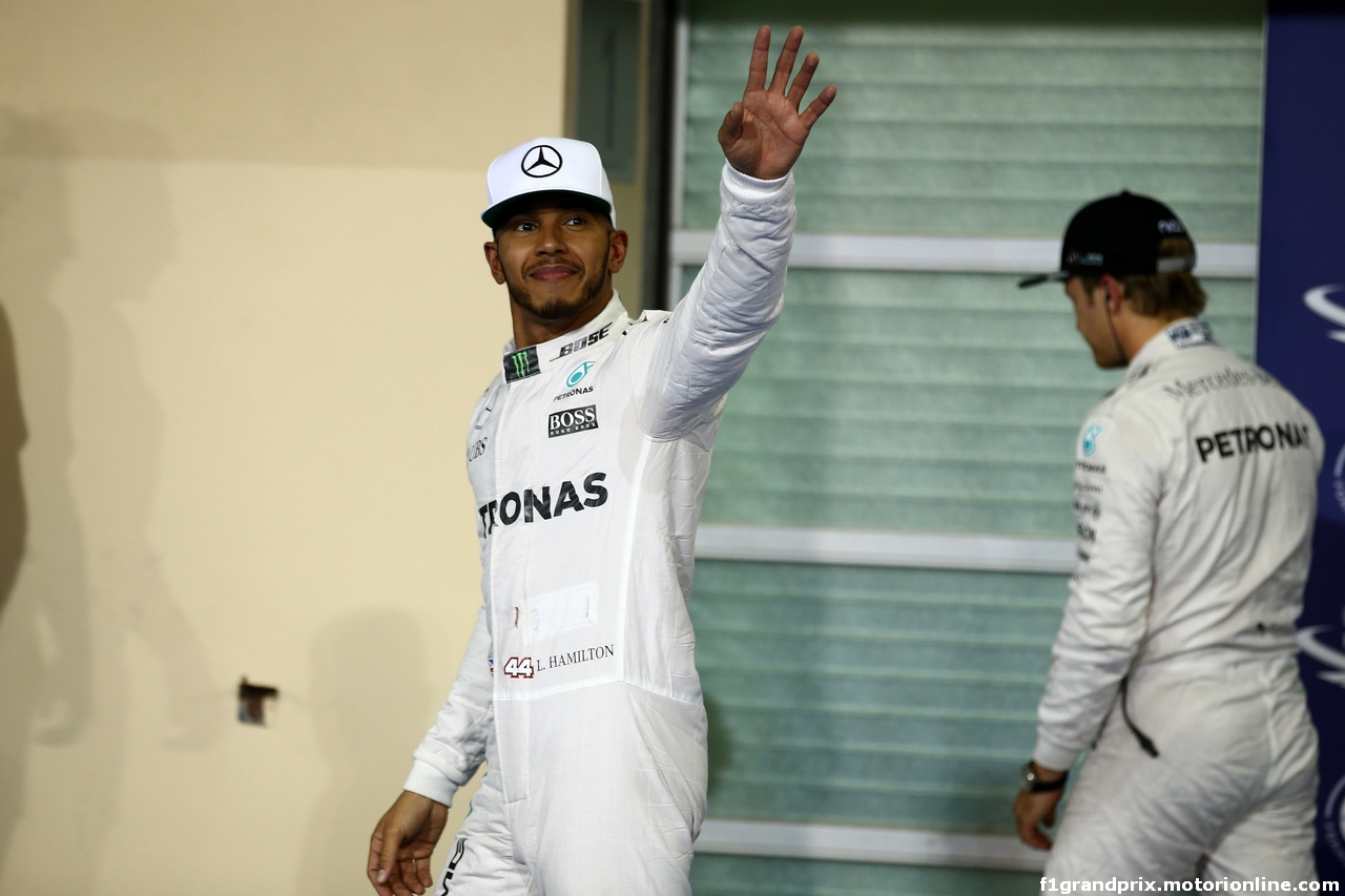 GP ABU DHABI, 26.11.2016 - Qualifiche, Lewis Hamilton (GBR) Mercedes AMG F1 W07 Hybrid pole position e 2nd place Nico Rosberg (GER) Mercedes AMG F1 W07 Hybrid