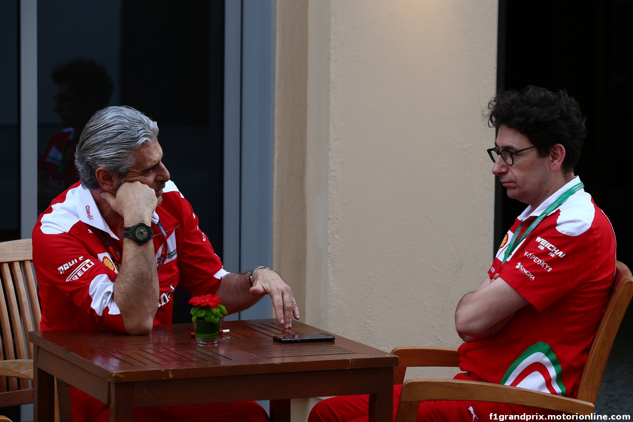 GP ABU DHABI, 24.11.2016 - Maurizio Arrivabene (ITA) Ferrari Team Principal e Mattia Binotto (ITA) Chief Technical Officer, Ferrari