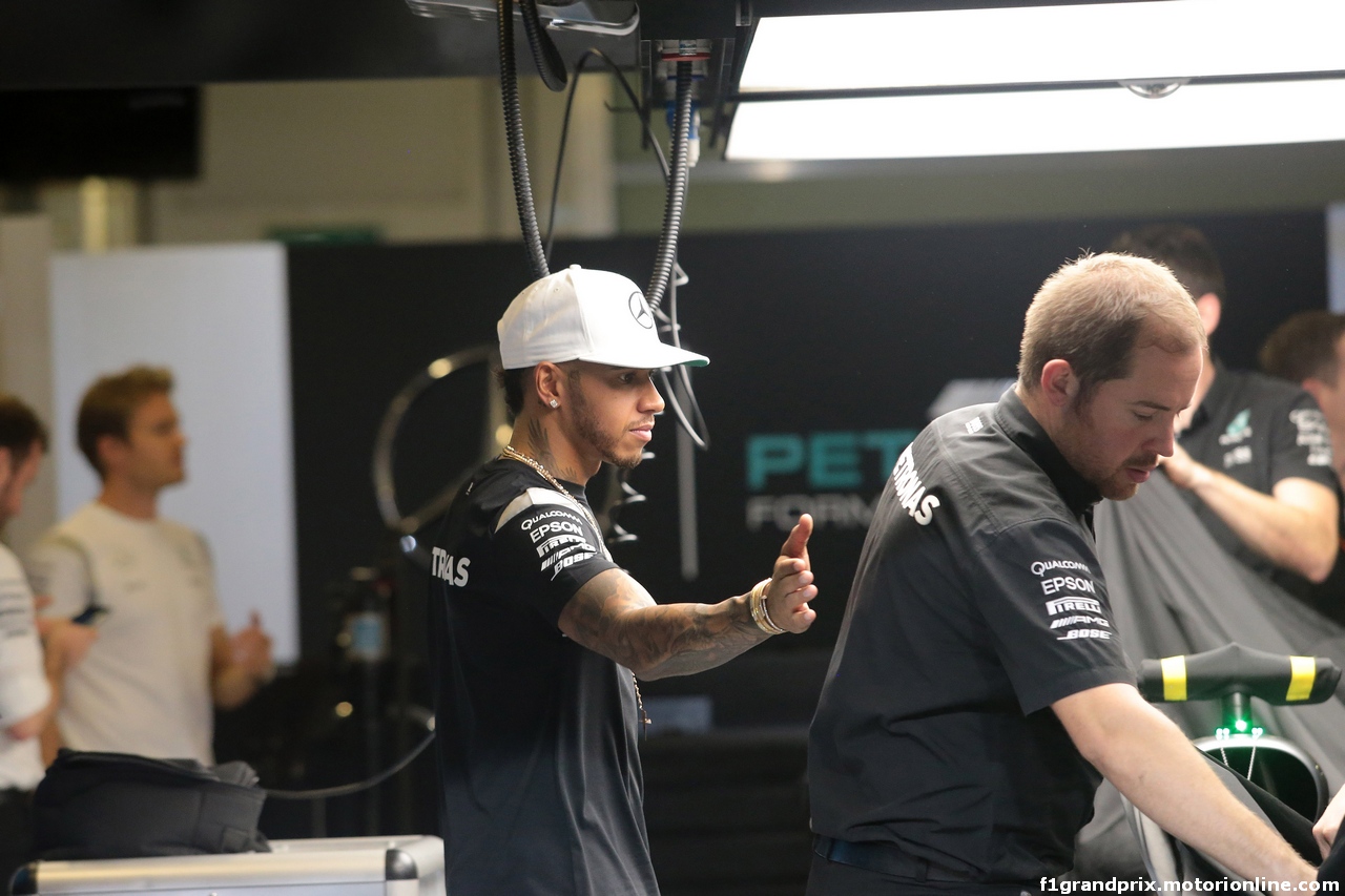 GP ABU DHABI, 24.11.2016 - Lewis Hamilton (GBR) Mercedes AMG F1 W07 Hybrid