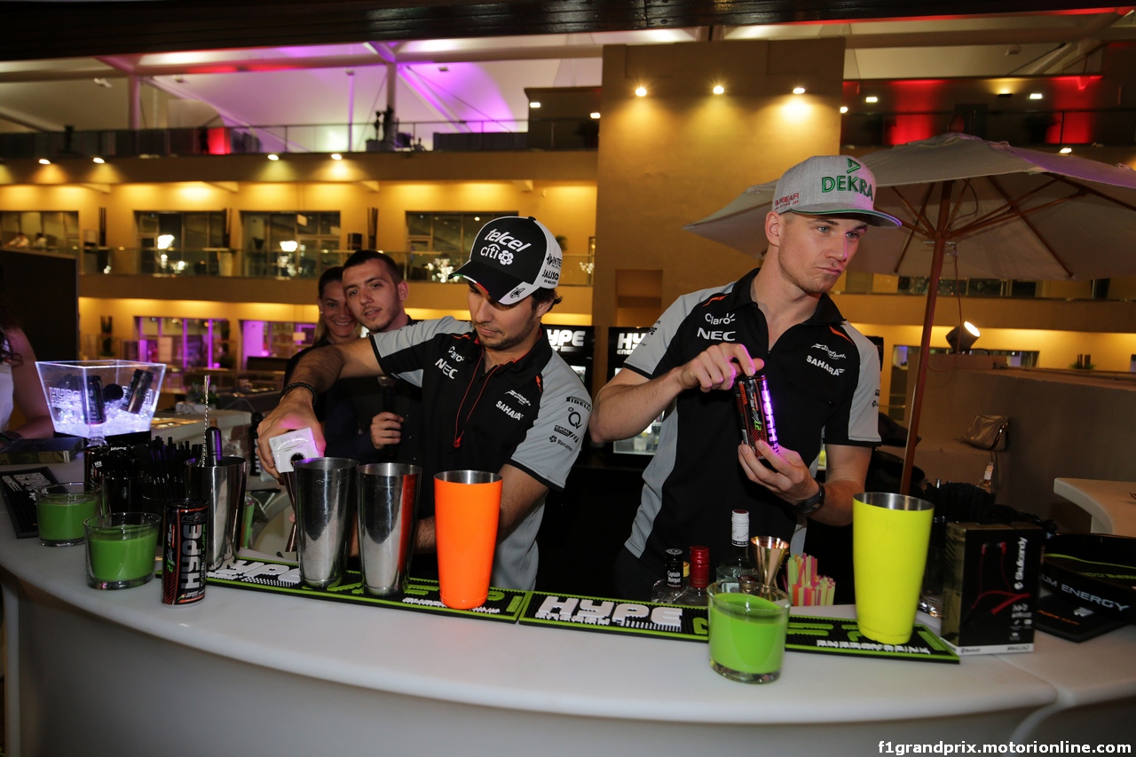GP ABU DHABI, 24.11.2016 - Sergio Perez (MEX) Sahara Force India F1 VJM09 e Nico Hulkenberg (GER) Sahara Force India F1 VJM09