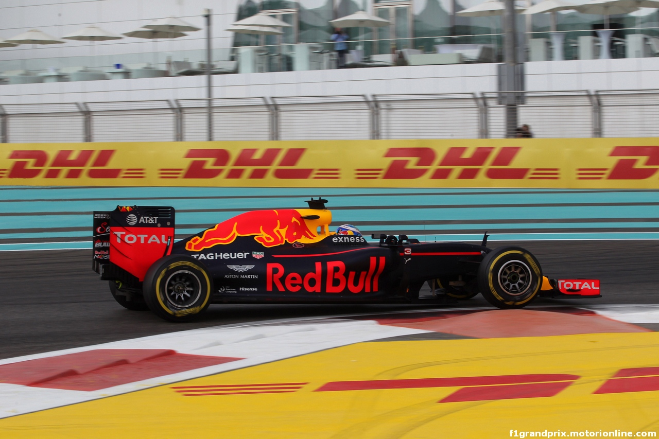 GP ABU DHABI, 25.11.2016 - Prove Libere 1, Daniel Ricciardo (AUS) Red Bull Racing RB12