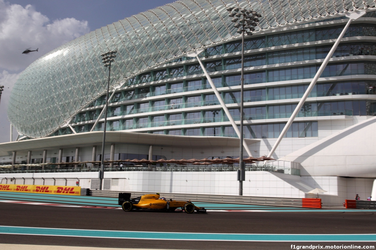 GP ABU DHABI, 25.11.2016 - Prove Libere 1, Jolyon Palmer (GBR) Renault Sport F1 Team RS16