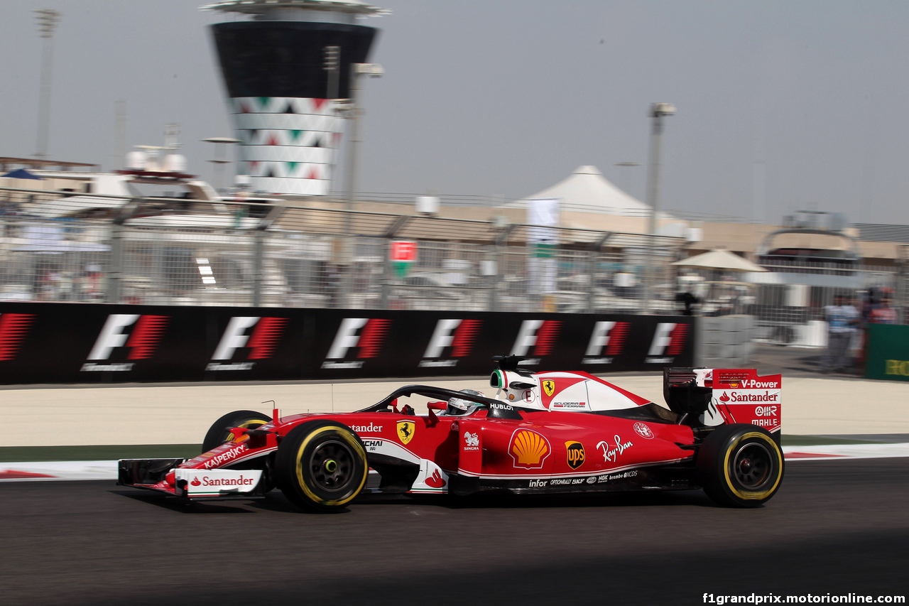 GP ABU DHABI, 25.11.2016 - Prove Libere 1, Sebastian Vettel (GER) Ferrari SF16-H with Halo