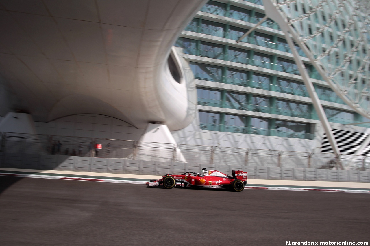 GP ABU DHABI, 25.11.2016 - Prove Libere 1, Sebastian Vettel (GER) Ferrari SF16-H with Halo.