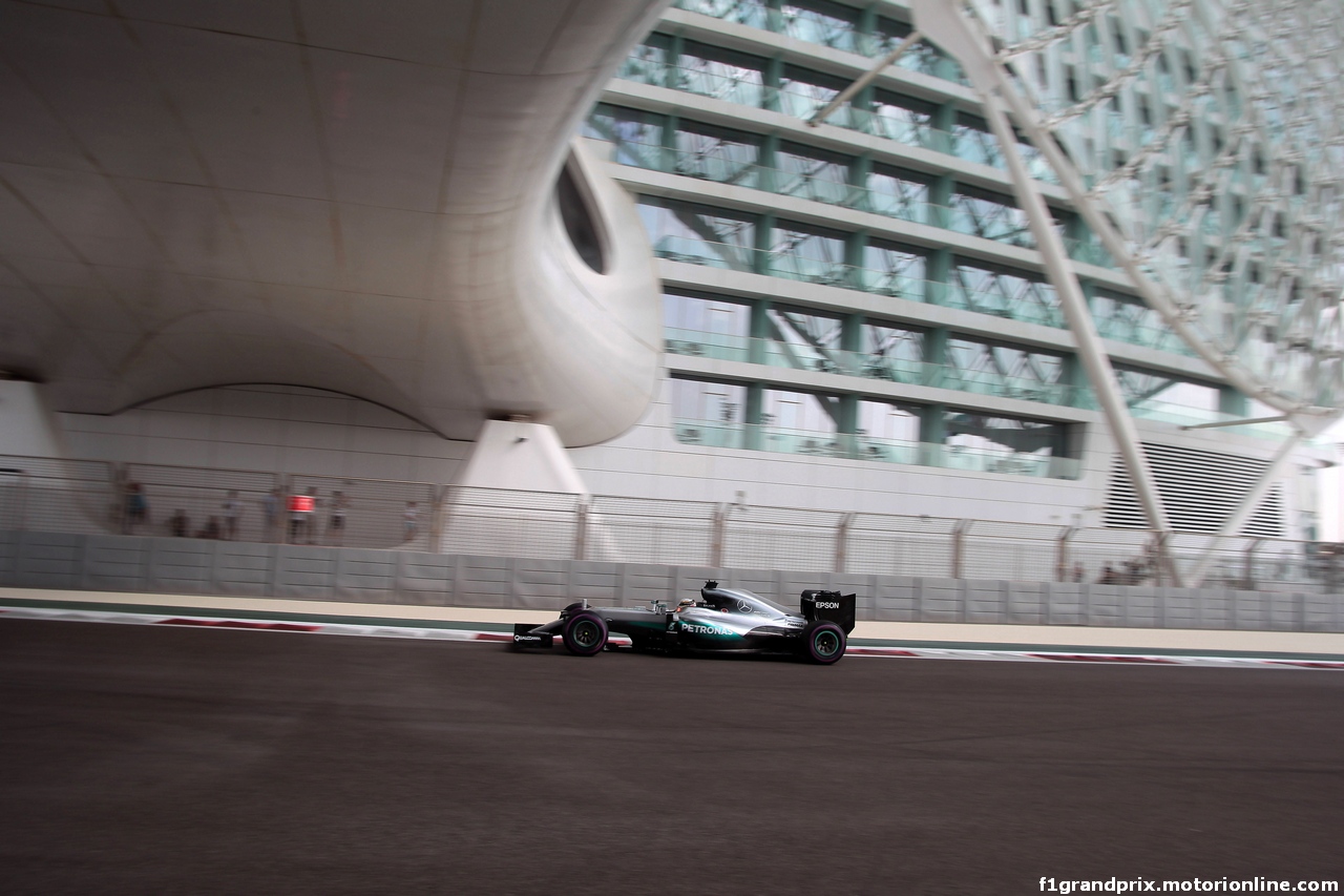 GP ABU DHABI, 25.11.2016 - Prove Libere 1, Lewis Hamilton (GBR) Mercedes AMG F1 W07 Hybrid
