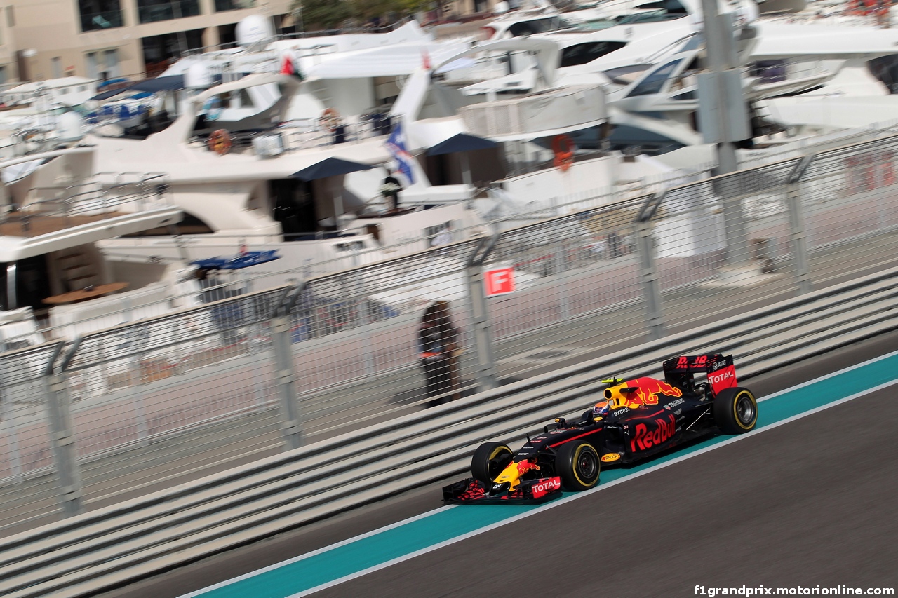 GP ABU DHABI, 25.11.2016 - Prove Libere 1, Max Verstappen (NED) Red Bull Racing RB12