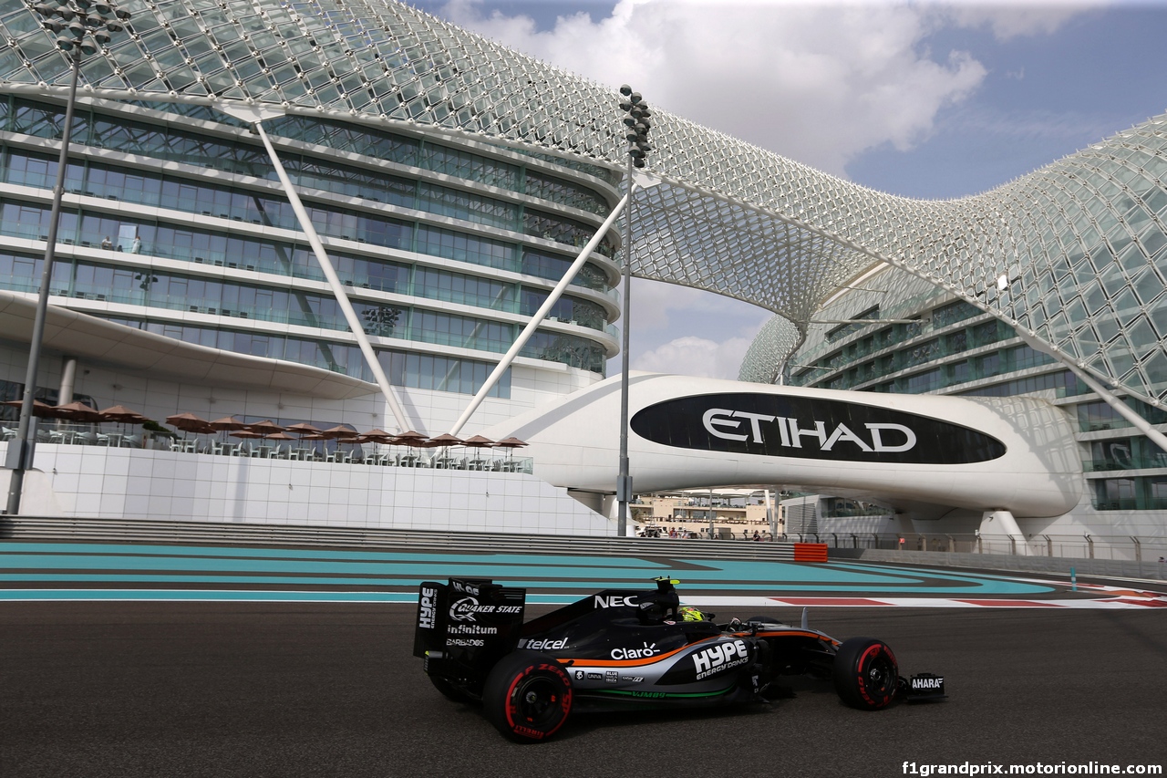 GP ABU DHABI, 25.11.2016 - Prove Libere 1, Sergio Perez (MEX) Sahara Force India F1 VJM09