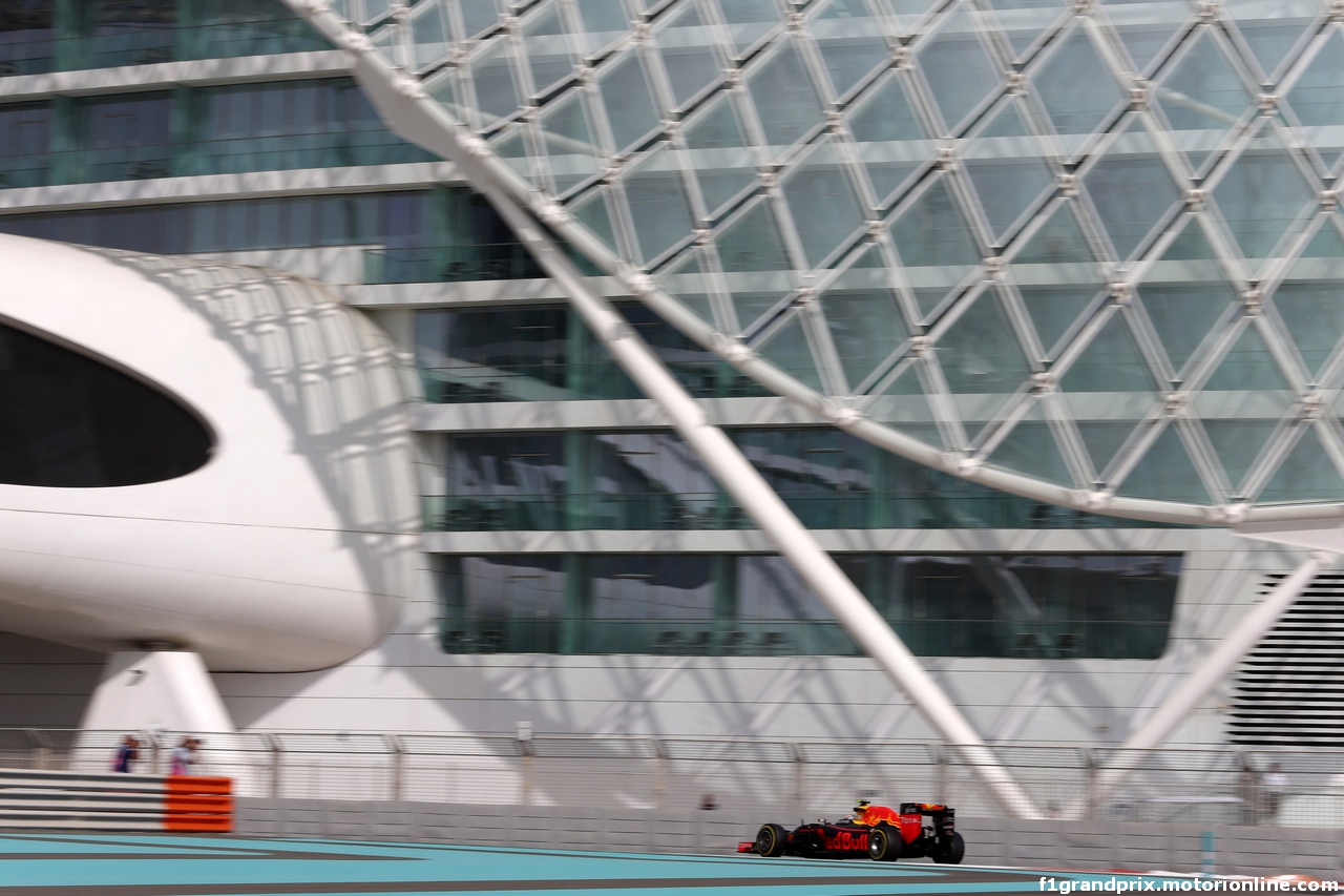 GP ABU DHABI, 25.11.2016 - Prove Libere 1, Max Verstappen (NED) Red Bull Racing RB12