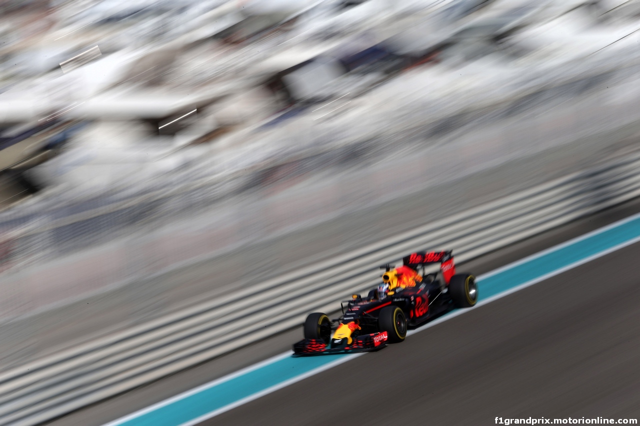 GP ABU DHABI, 25.11.2016 - Prove Libere 1, Daniel Ricciardo (AUS) Red Bull Racing RB12