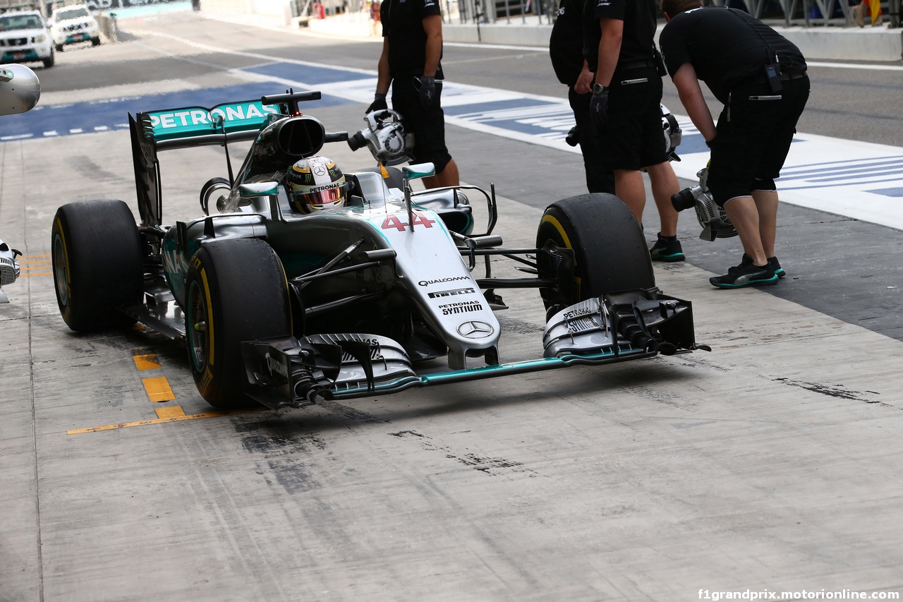 GP ABU DHABI, 25.11.2016 - Prove Libere 1, Lewis Hamilton (GBR) Mercedes AMG F1 W07 Hybrid