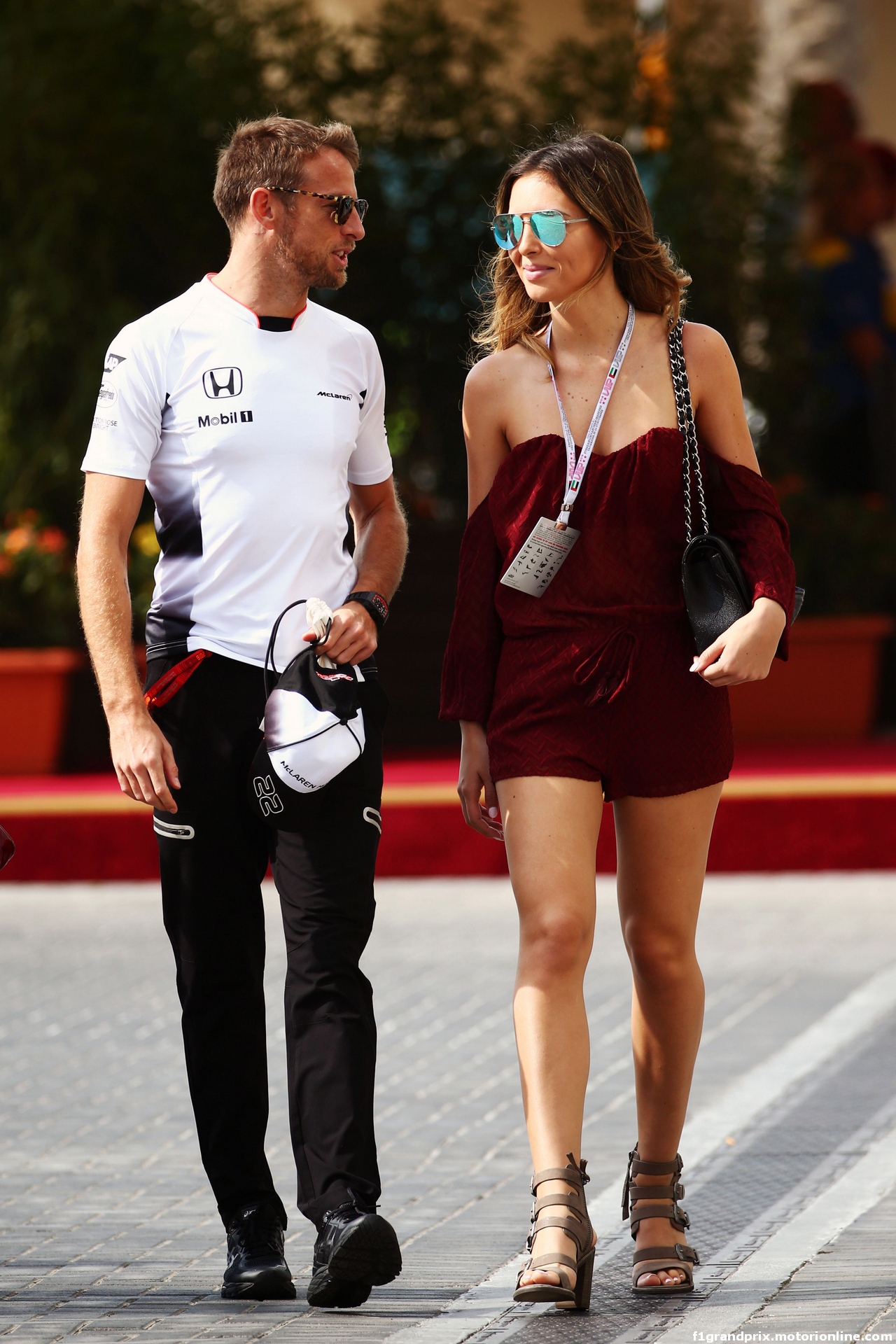GP ABU DHABI, 25.11.2016. - Jenson Button (GBR) McLaren with Domenica Brittny Ward (USA).