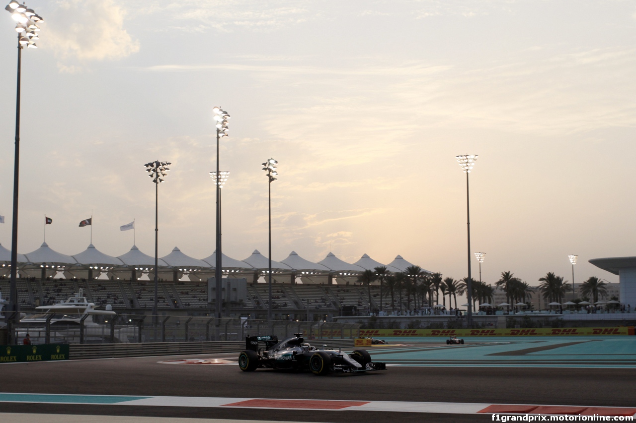 GP ABU DHABI, 25.11.2016 - Prove Libere 2, Lewis Hamilton (GBR) Mercedes AMG F1 W07 Hybrid