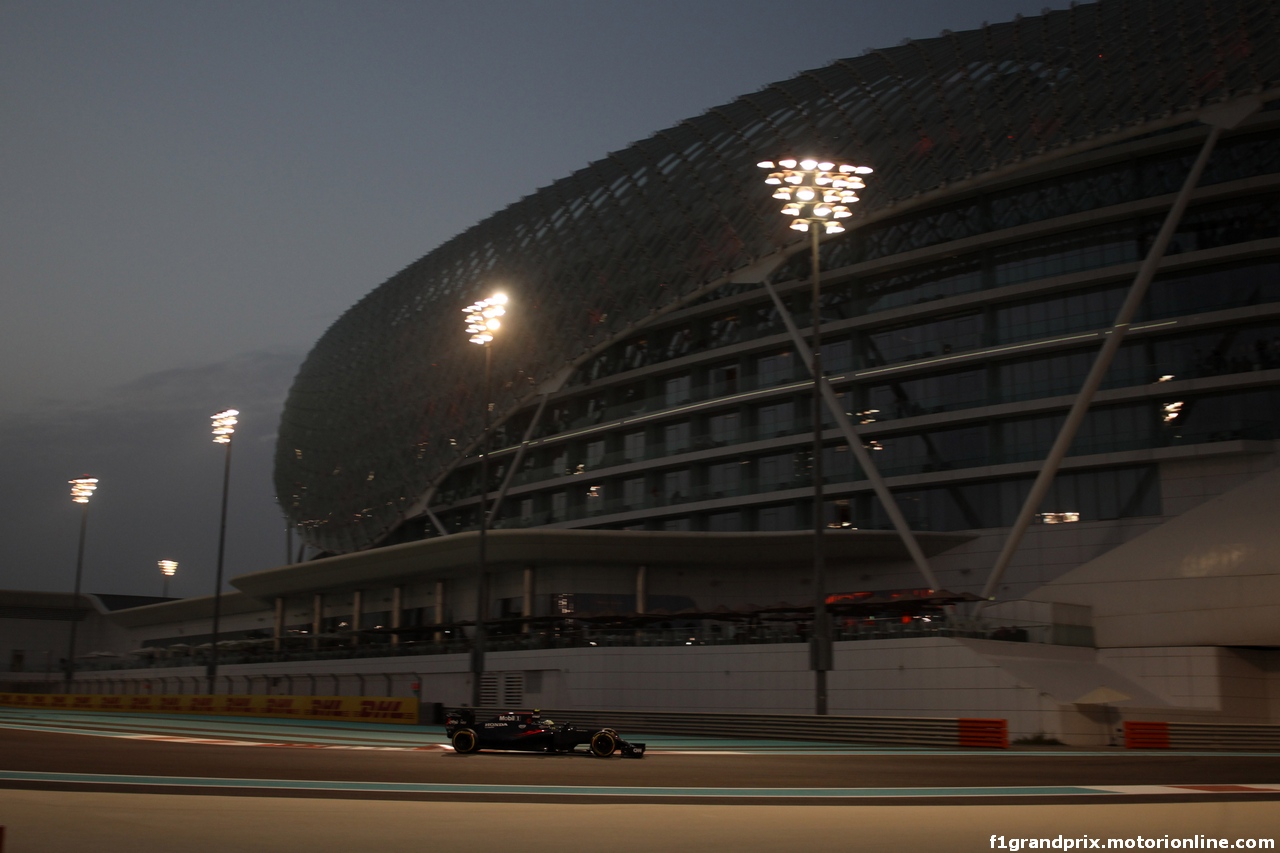 GP ABU DHABI, 25.11.2016 - Prove Libere 2, Jenson Button (GBR)  McLaren Honda MP4-31