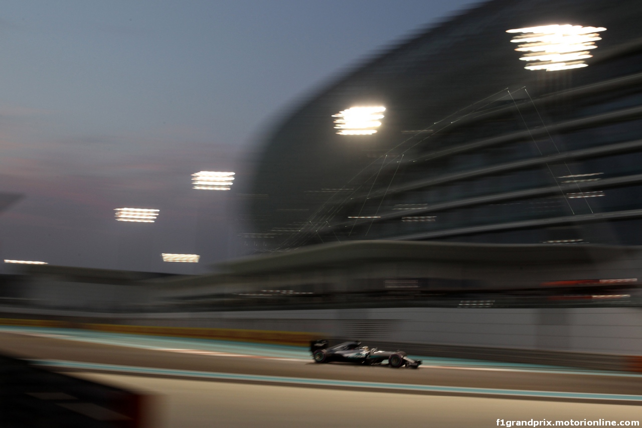 GP ABU DHABI, 25.11.2016 - Prove Libere 2, Lewis Hamilton (GBR) Mercedes AMG F1 W07 Hybrid