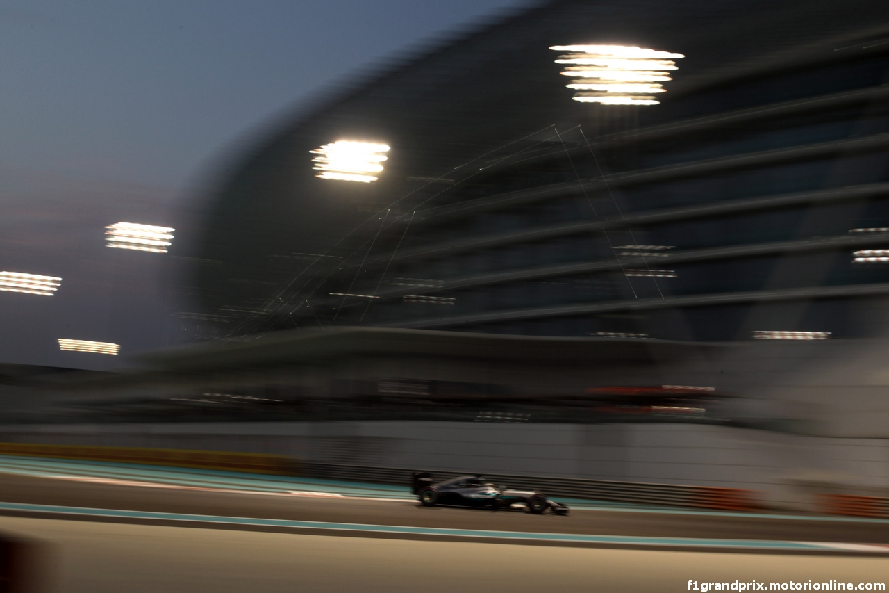 GP ABU DHABI, 25.11.2016 - Prove Libere 2, Lewis Hamilton (GBR) Mercedes AMG F1 W07 Hybrid