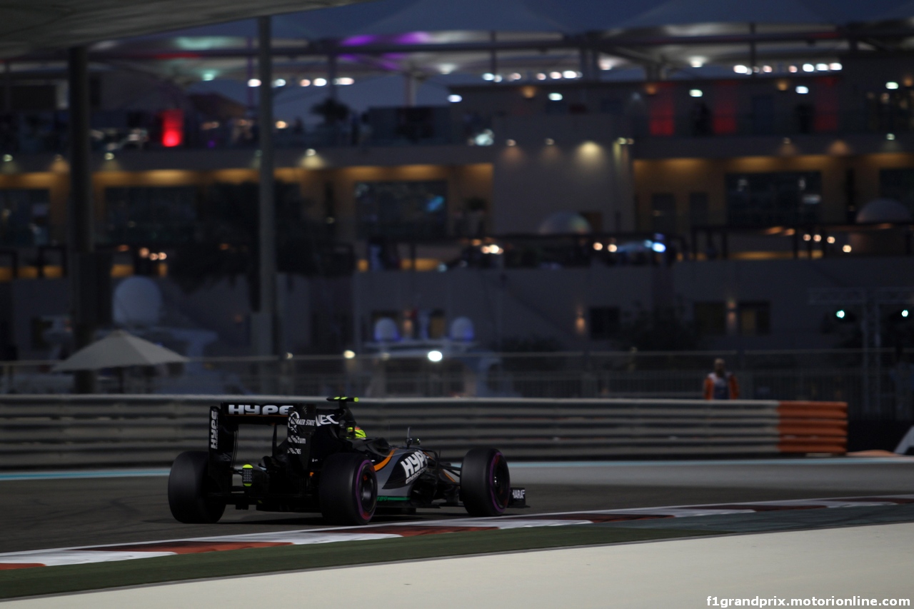 GP ABU DHABI, 25.11.2016 - Prove Libere 2, Sergio Perez (MEX) Sahara Force India F1 VJM09