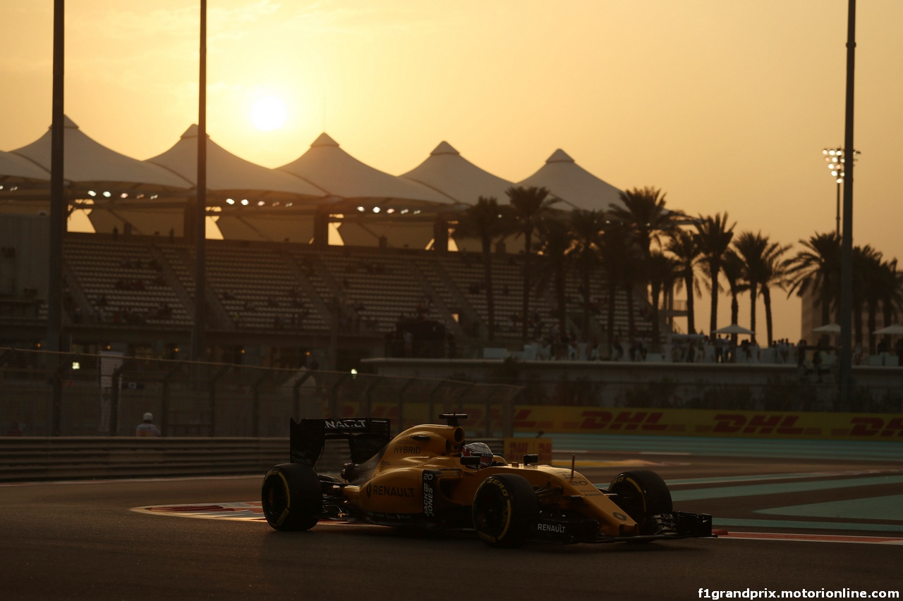 GP ABU DHABI, 25.11.2016 - Prove Libere 2, Kevin Magnussen (DEN) Renault Sport F1 Team RS16