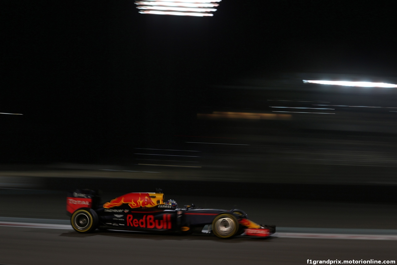 GP ABU DHABI, 25.11.2016 - Prove Libere 2, Daniel Ricciardo (AUS) Red Bull Racing RB12