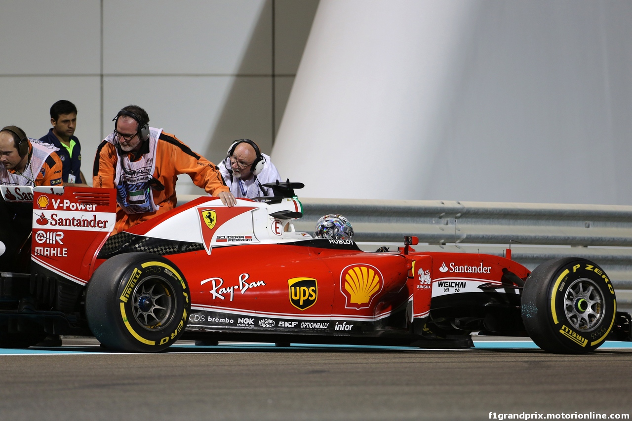 GP ABU DHABI, 25.11.2016 - Prove Libere 2, Sebastian Vettel (GER) Ferrari SF16-H stopped on the track