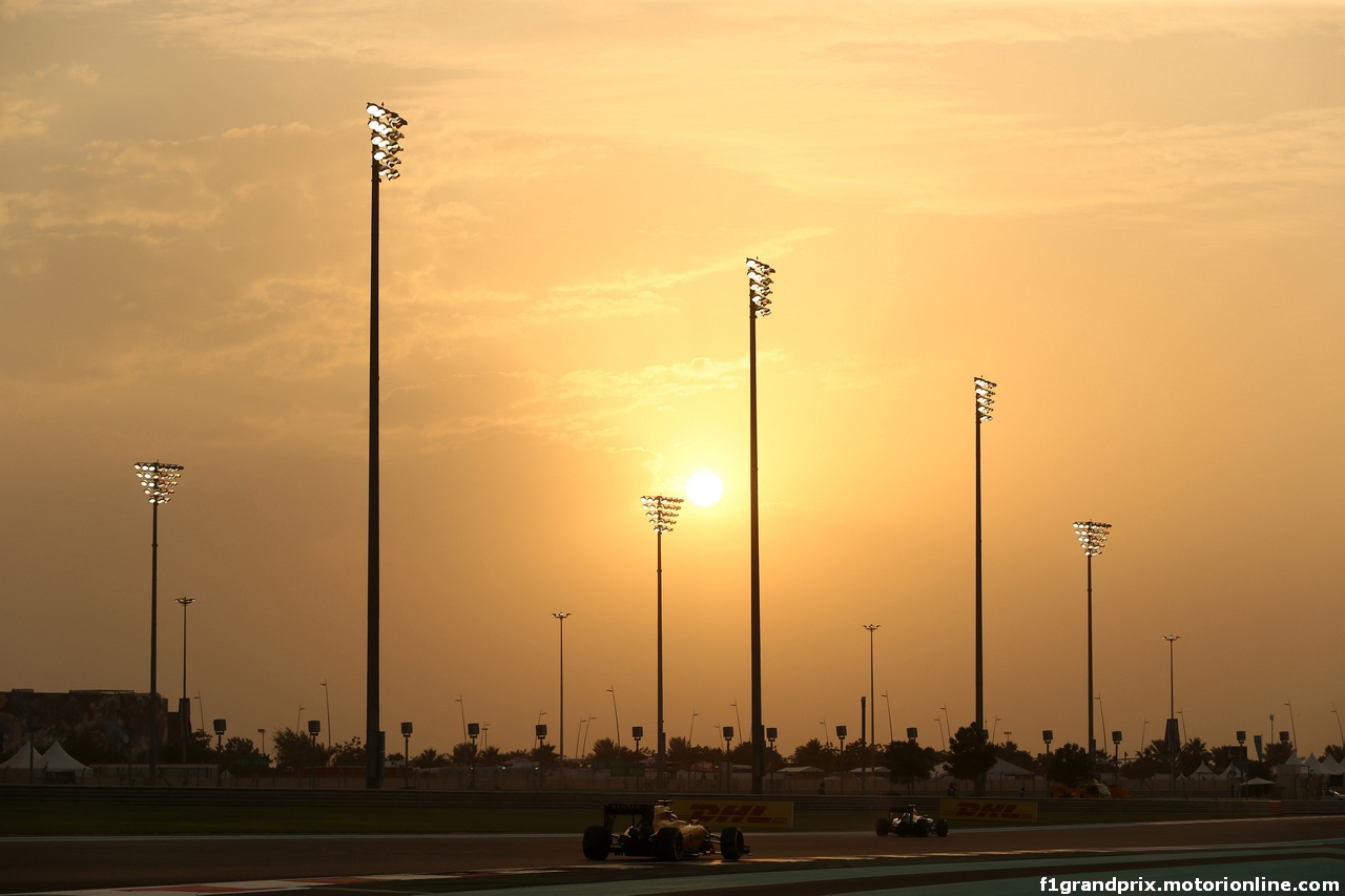 GP ABU DHABI, 25.11.2016 - Prove Libere 2, Kevin Magnussen (DEN) Renault Sport F1 Team RS16