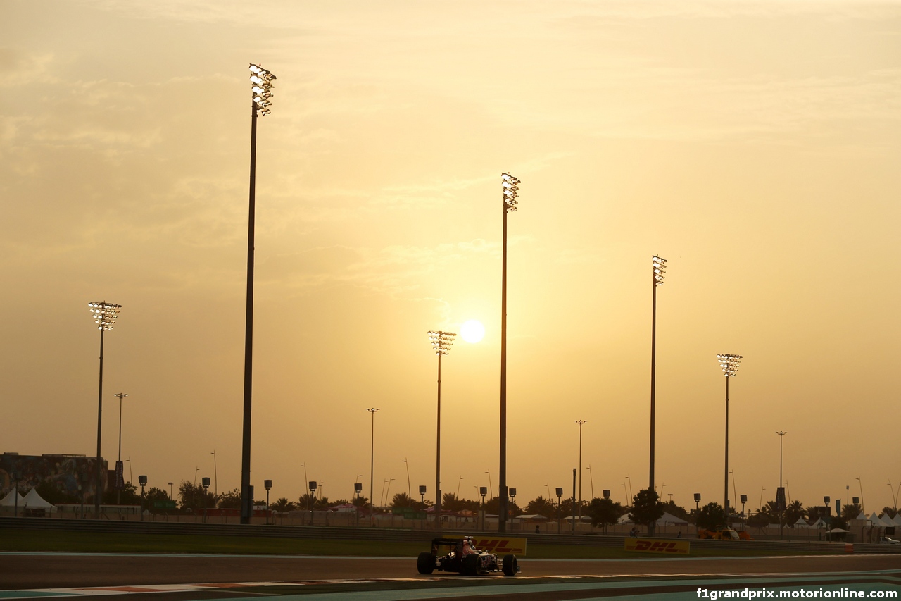 GP ABU DHABI, 25.11.2016 - Prove Libere 2, Daniil Kvyat (RUS) Scuderia Toro Rosso STR11