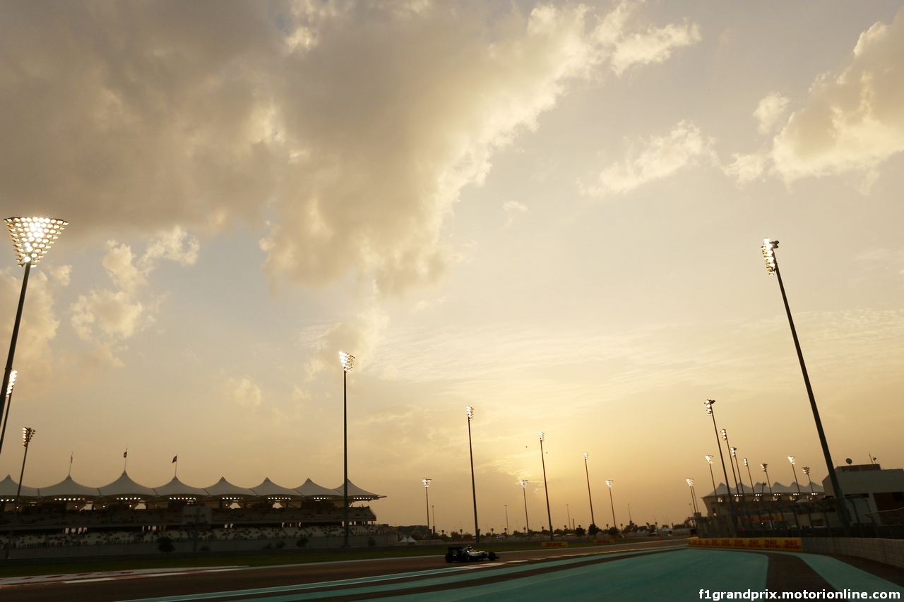 GP ABU DHABI, 25.11.2016 - Prove Libere 2, Lewis Hamilton (GBR) Mercedes AMG F1 W07 Hybrid