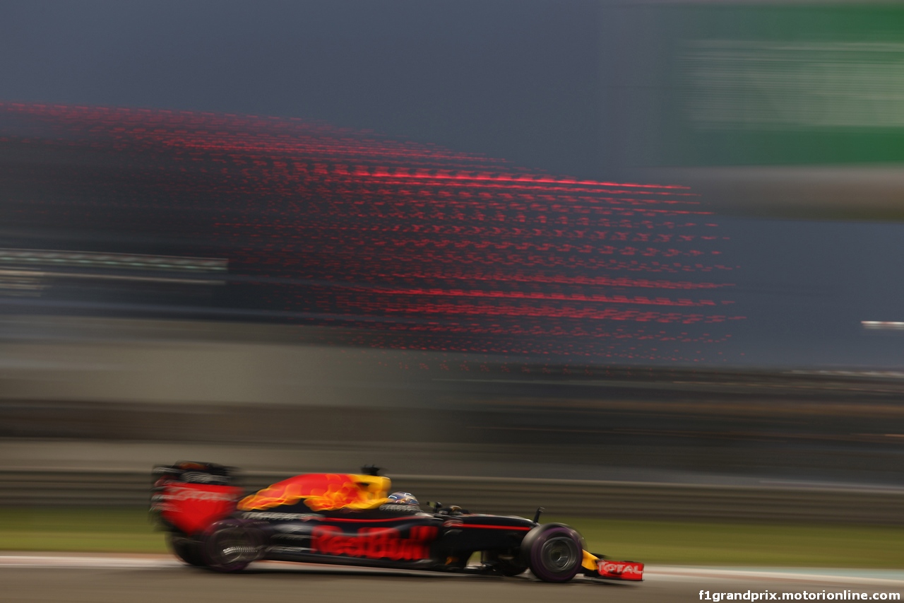 GP ABU DHABI, 25.11.2016 - Prove Libere 2, Daniel Ricciardo (AUS) Red Bull Racing RB12