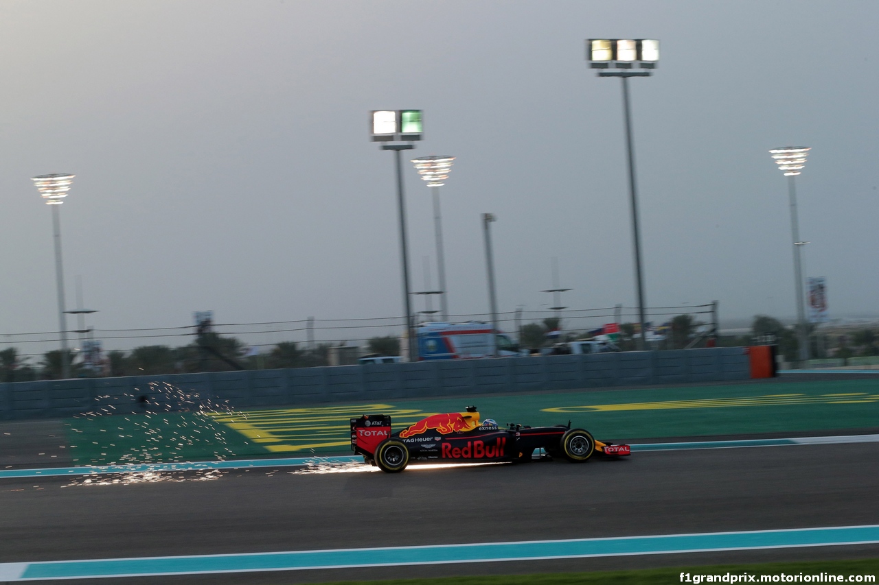 GP ABU DHABI, 25.11.2016 - Prove Libere 2, Daniel Ricciardo (AUS) Red Bull Racing RB12