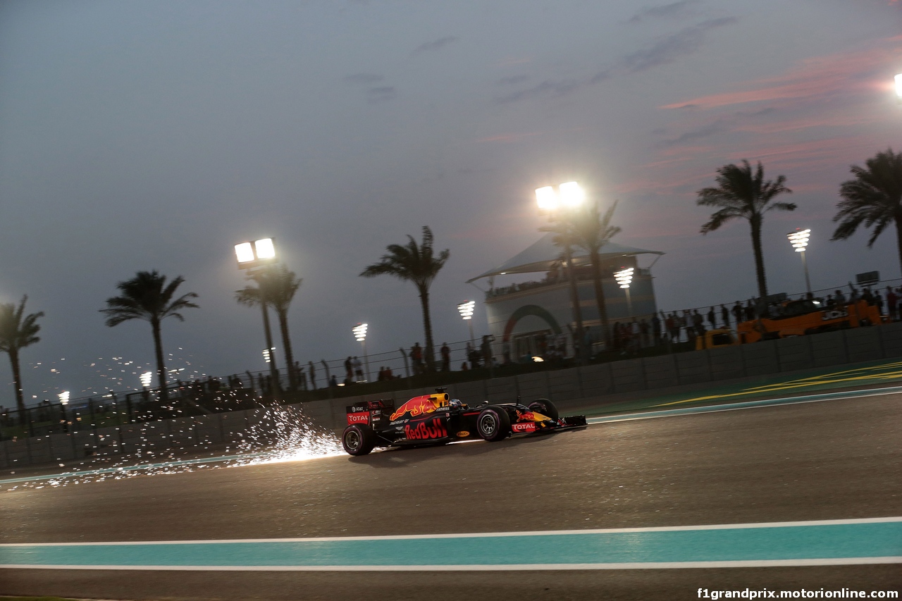 GP ABU DHABI, 25.11.2016 - Prove Libere 2, Daniel Ricciardo (AUS) Red Bull Racing RB12