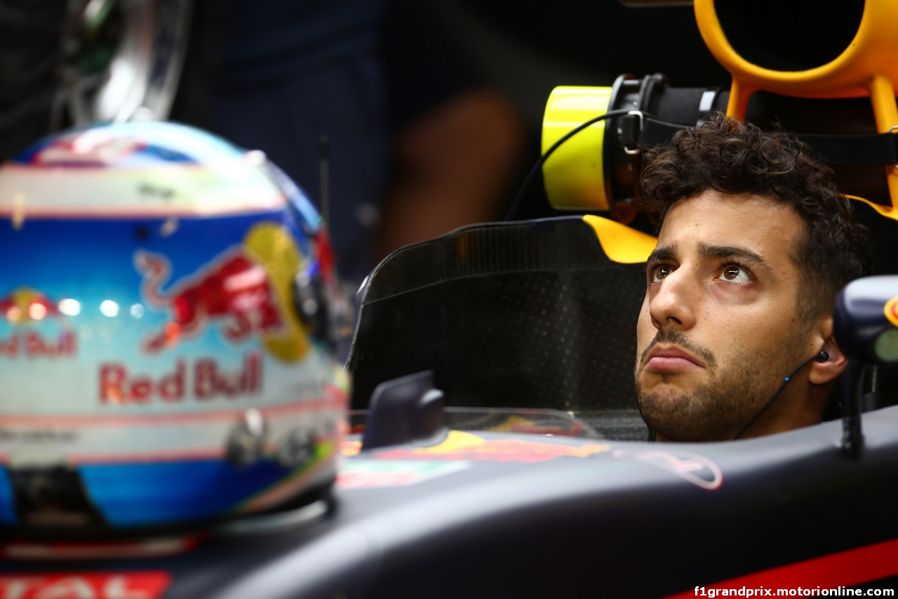 GP ABU DHABI, 25.11.2016 - Prove Libere 2, Daniel Ricciardo (AUS) Red Bull Racing RB12