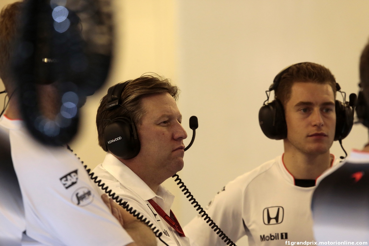 GP ABU DHABI, 25.11.2016 - Prove Libere 2, Zak Brown (USA) McLaren Executive Director e Stoffel Vandoorne (BEL) McLaren Test e Reserve Driver