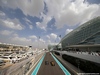 GP ABU DHABI, 25.11.2016 - Free Practice 1, Nico Rosberg (GER) Mercedes AMG F1 W07 Hybrid e Kevin Magnussen (DEN) Renault Sport F1 Team RS16