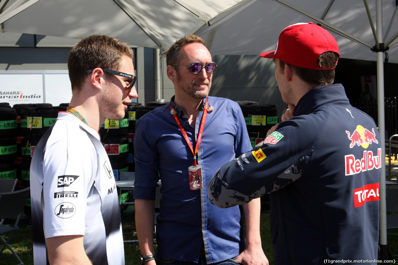 GP AUSTRALIA, 20.03.2016 - Stoffel Vandoorne (BEL) McLaren Test e Reserve Driver, Franck Montagny (FRA) e Pierre Gasly (FRA) Test driver Red Bull
