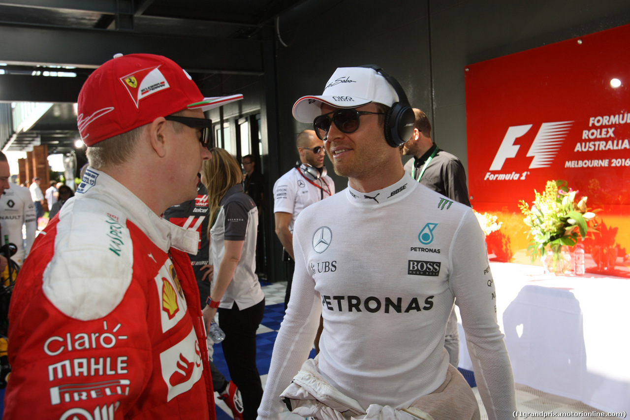 GP AUSTRALIA, 20.03.2016 - Kimi Raikkonen (FIN) Ferrari SF16-H e Nico Rosberg (GER) Mercedes AMG F1 W07 Hybrid