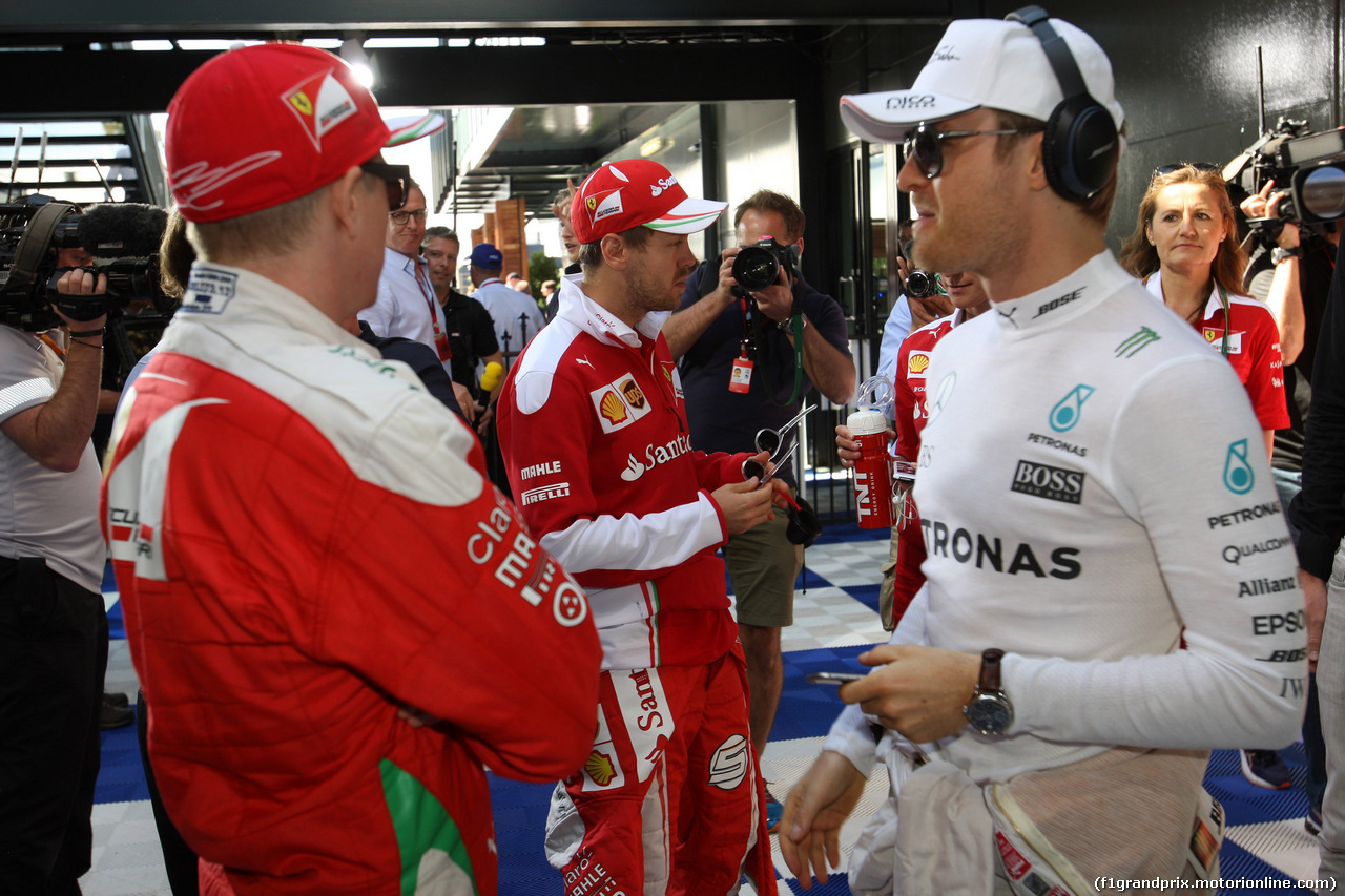 GP AUSTRALIA, 20.03.2016 - Kimi Raikkonen (FIN) Ferrari SF16-H, Sebastian Vettel (GER) Ferrari SF16-H e Nico Rosberg (GER) Mercedes AMG F1 W07 Hybrid