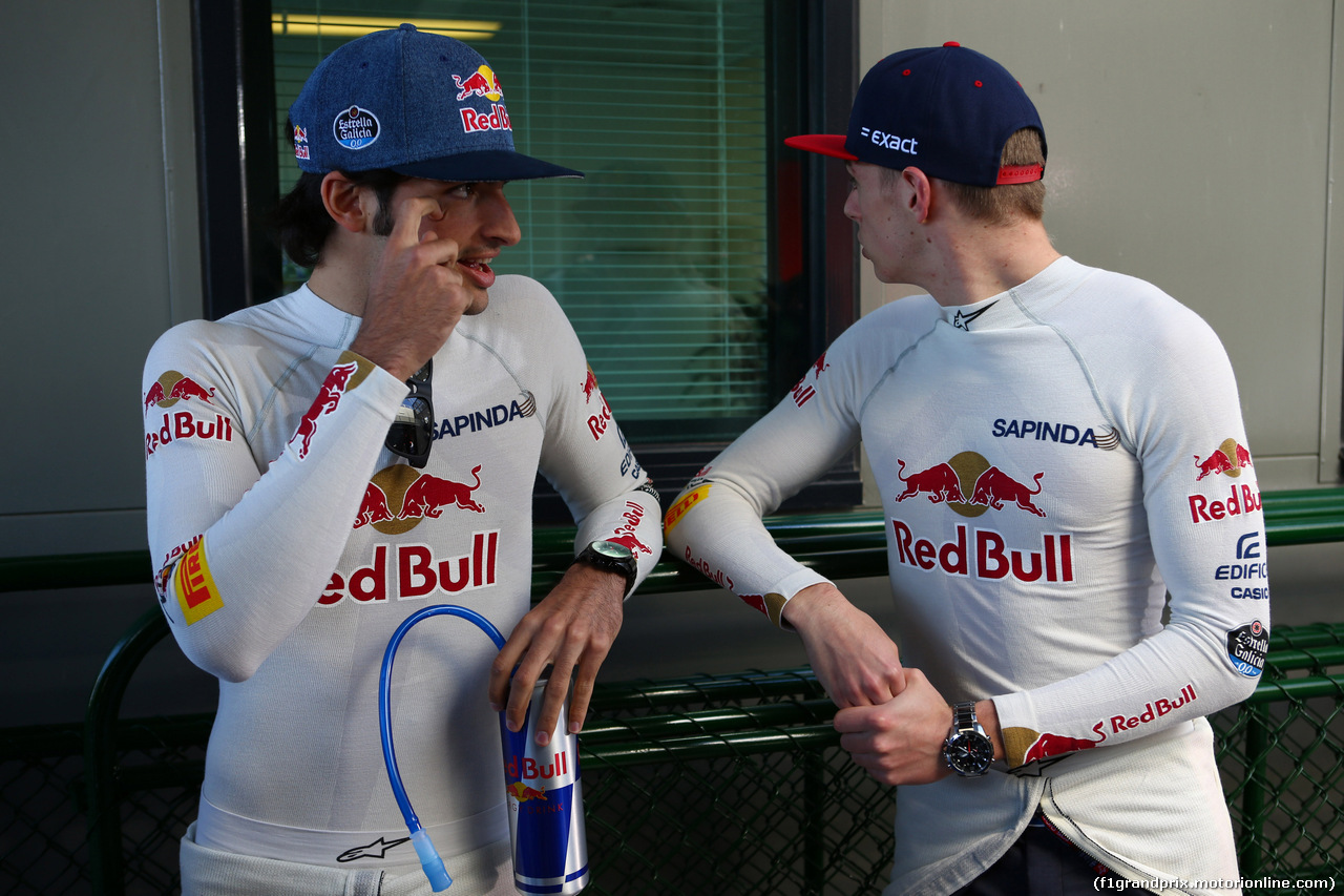 GP AUSTRALIA, 20.03.2016 - Carlos Sainz Jr (ESP) Scuderia Toro Rosso STR11 e Max Verstappen (NED) Scuderia Toro Rosso STR11