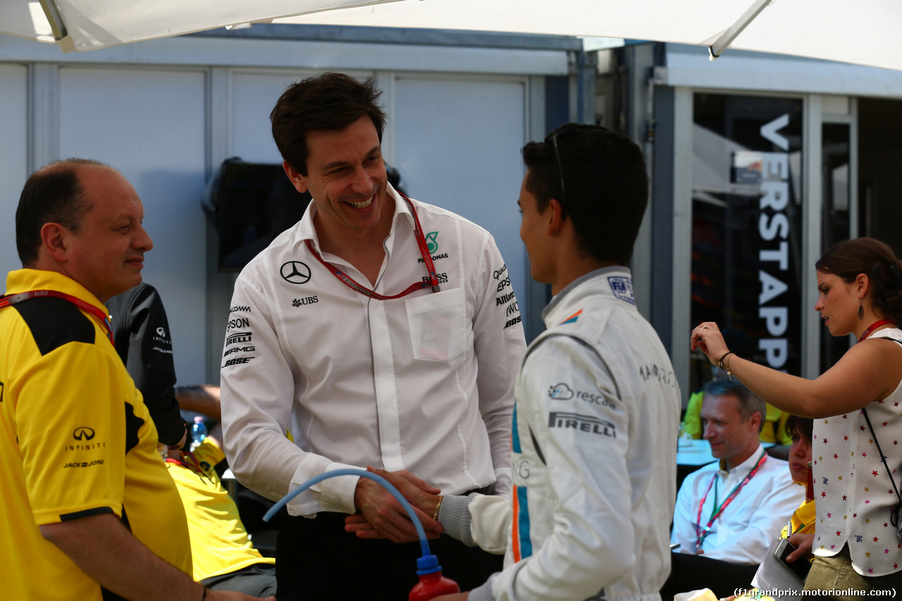 GP AUSTRALIA, 20.03.2016 - Frederic Vasseur (FRA) Renault Sport Formula One Team Racing Director, Toto Wolff (GER) Mercedes AMG F1 Shareholder e Executive Director e Pascal Wehrlein (GER) Manor Racing MRT05