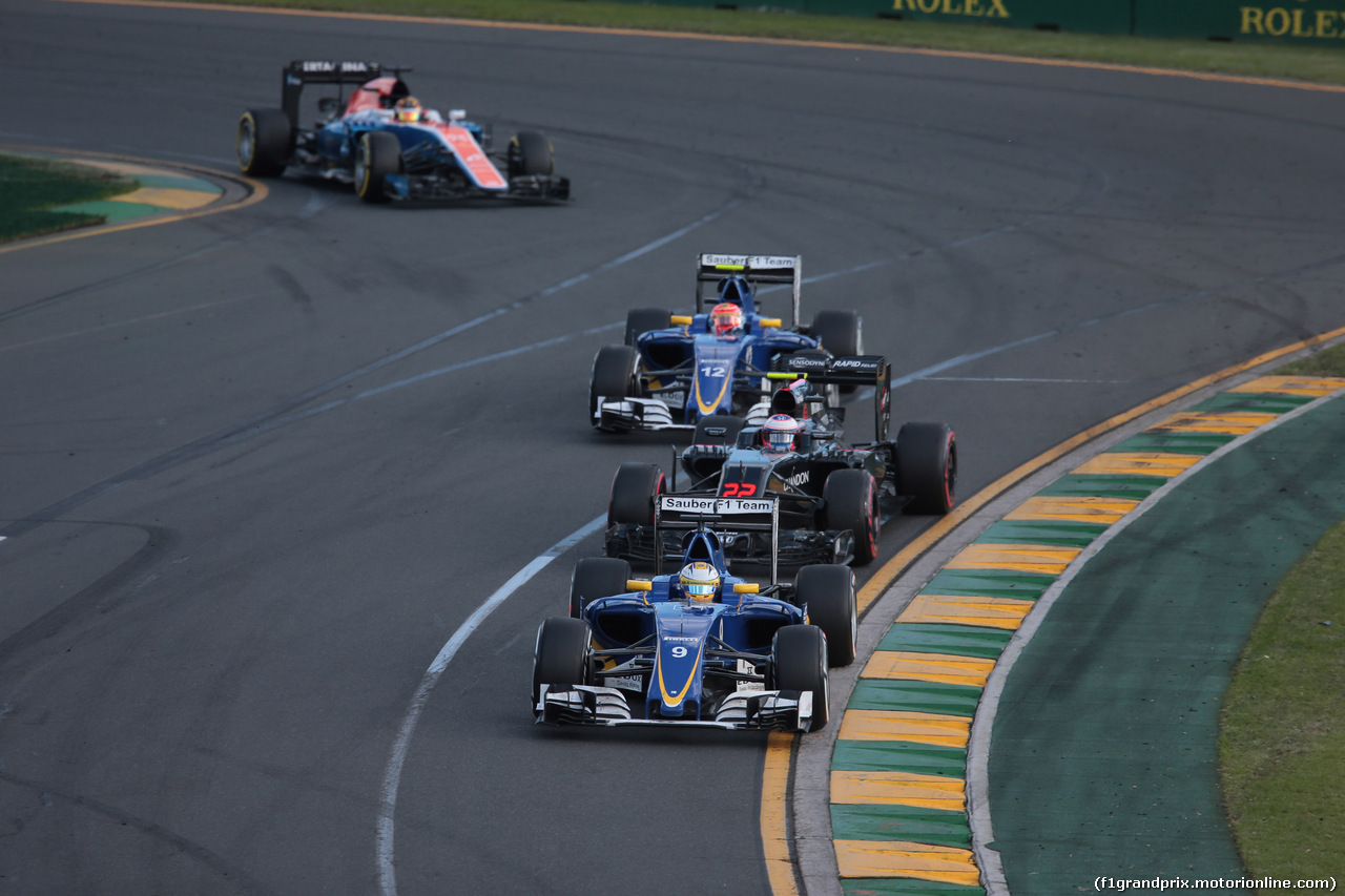 GP AUSTRALIA, 20.03.2016 - Gara, Marcus Ericsson (SUE) Sauber C34 davanti a Jenson Button (GBR)  McLaren Honda MP4-31