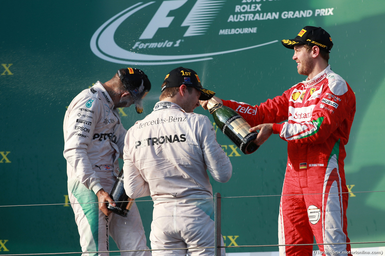 GP AUSTRALIA, 20.03.2016 - Gara, 1st position Nico Rosberg (GER) Mercedes AMG F1 W07 Hybrid, secondo Lewis Hamilton (GBR) Mercedes AMG F1 W07 Hybrid e Sebastian Vettel (GER) Ferrari SF16-H