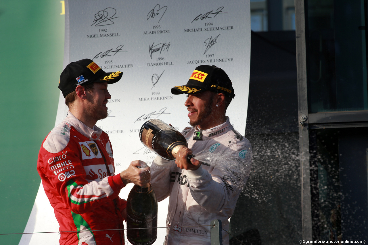 GP AUSTRALIA, 20.03.2016 - Gara, terzo Sebastian Vettel (GER) Ferrari SF16-H e secondo Lewis Hamilton (GBR) Mercedes AMG F1 W07 Hybrid