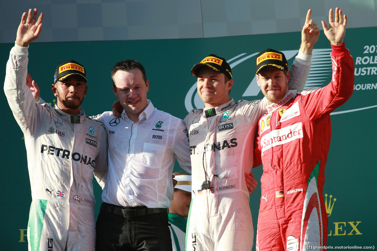 GP AUSTRALIA, 20.03.2016 - Gara, 1st position Nico Rosberg (GER) Mercedes AMG F1 W07 Hybrid, secondo Lewis Hamilton (GBR) Mercedes AMG F1 W07 Hybrid e Sebastian Vettel (GER) Ferrari SF16-H