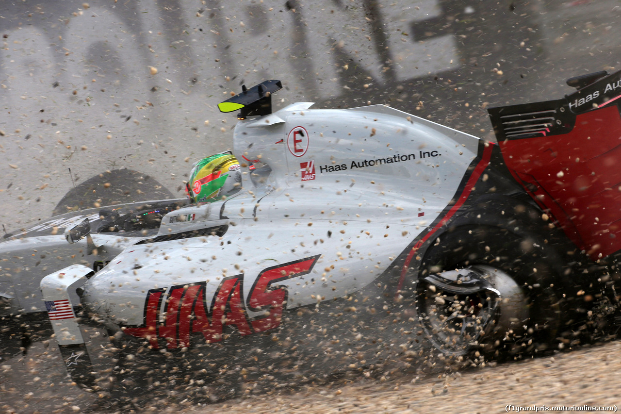 GP AUSTRALIA, 20.03.2016 - Gara, Crash, Esteban Gutierrez (MEX) Haas F1 Team VF-16