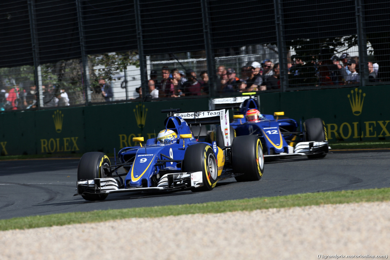 GP AUSTRALIA, 20.03.2016 - Gara, Marcus Ericsson (SUE) Sauber C34 davanti a Felipe Nasr (BRA) Sauber C34