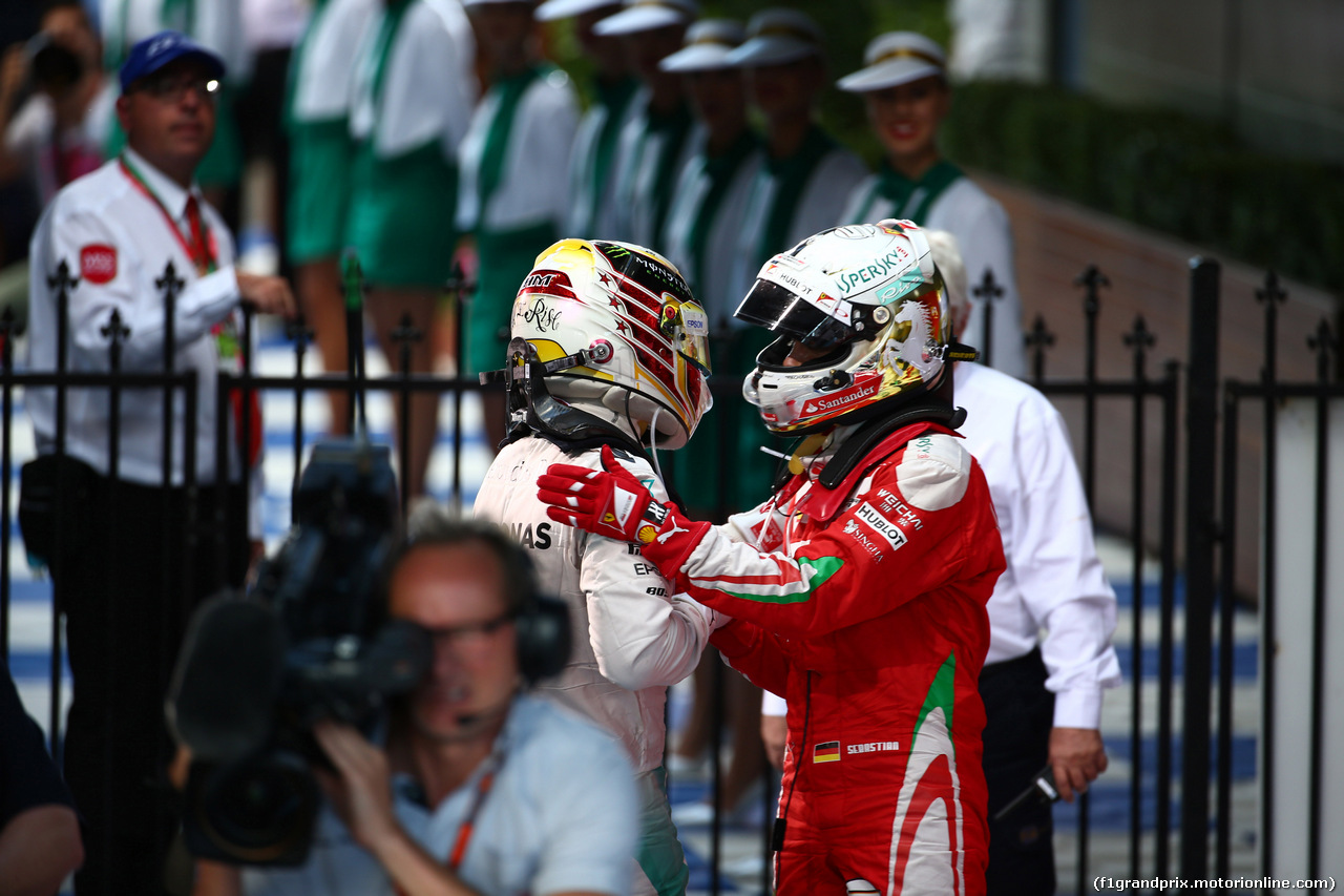 GP AUSTRALIA, 20.03.2016 - Gara, secondo Lewis Hamilton (GBR) Mercedes AMG F1 W07 Hybrid e terzo Sebastian Vettel (GER) Ferrari SF16-H