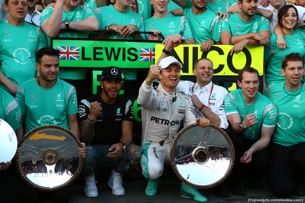 GP AUSTRALIA, 20.03.2016 - Gara, Festeggiamenti, Nico Rosberg (GER) Mercedes AMG F1 W07 Hybrid vincitore e secondo Lewis Hamilton (GBR) Mercedes AMG F1 W07 Hybrid