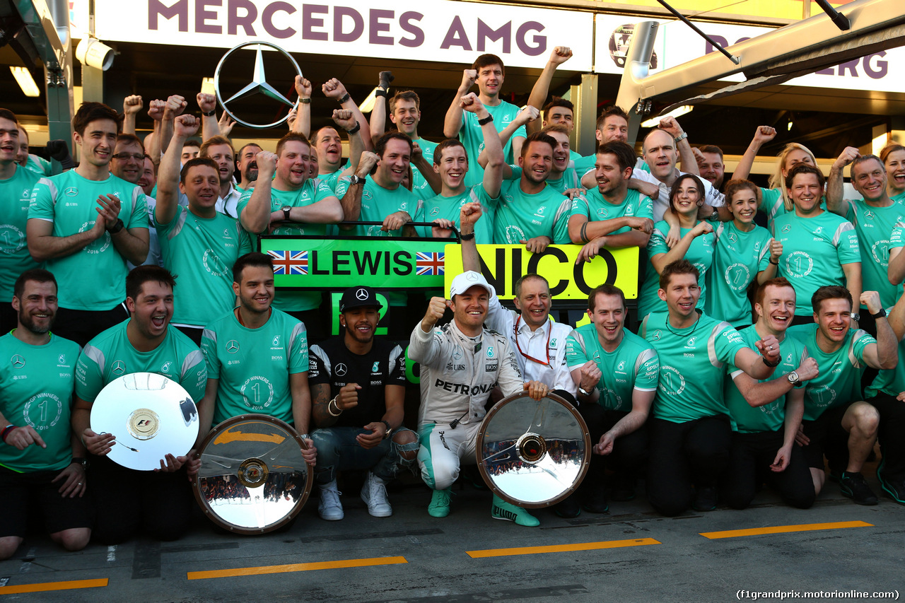 GP AUSTRALIA, 20.03.2016 - Gara, Festeggiamenti, Nico Rosberg (GER) Mercedes AMG F1 W07 Hybrid vincitore e secondo Lewis Hamilton (GBR) Mercedes AMG F1 W07 Hybrid