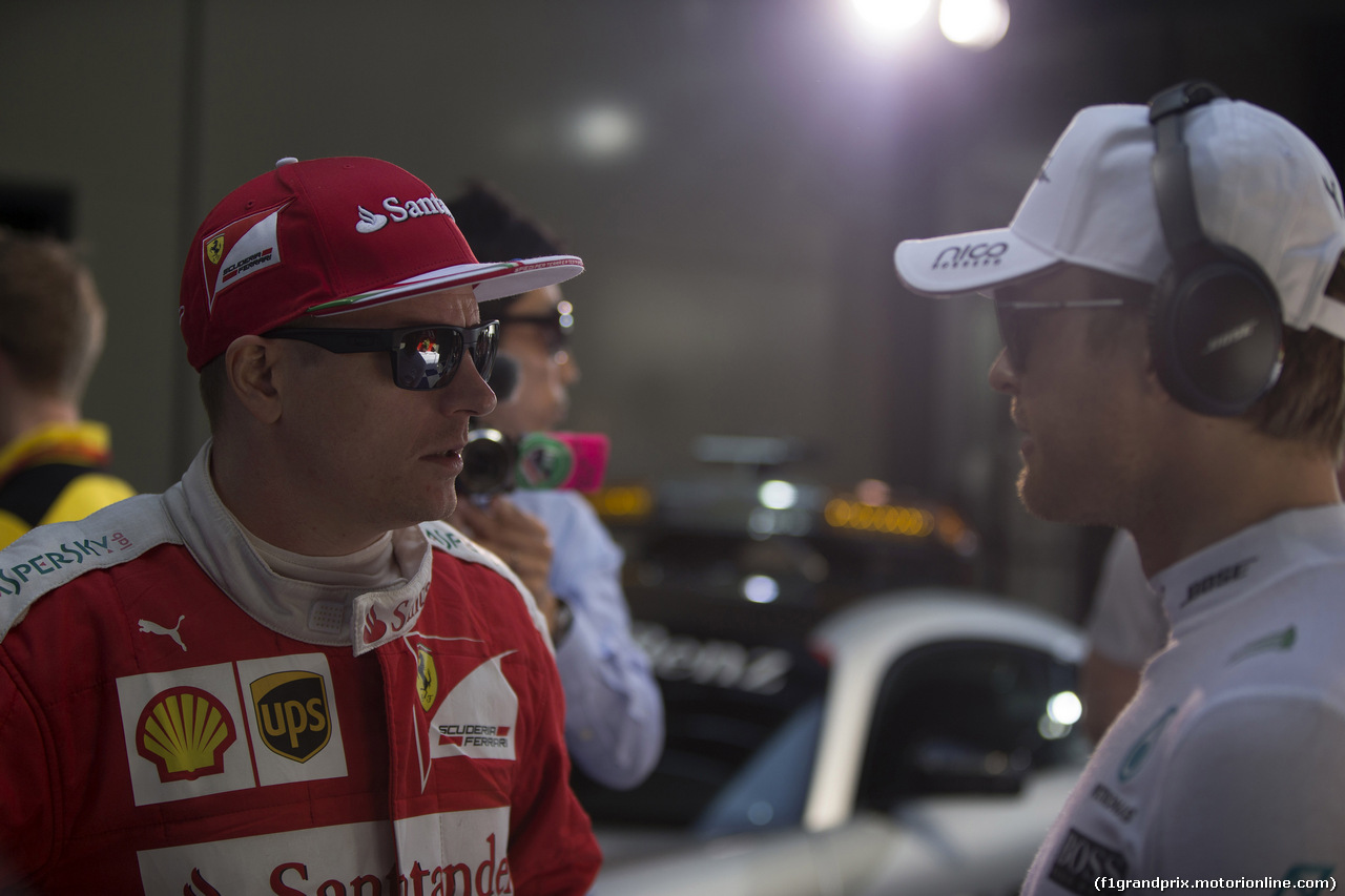 GP AUSTRALIA, 20.03.2016 - Gara, Kimi Raikkonen (FIN) Ferrari SF16-H e Nico Rosberg (GER) Mercedes AMG F1 W07 Hybrid