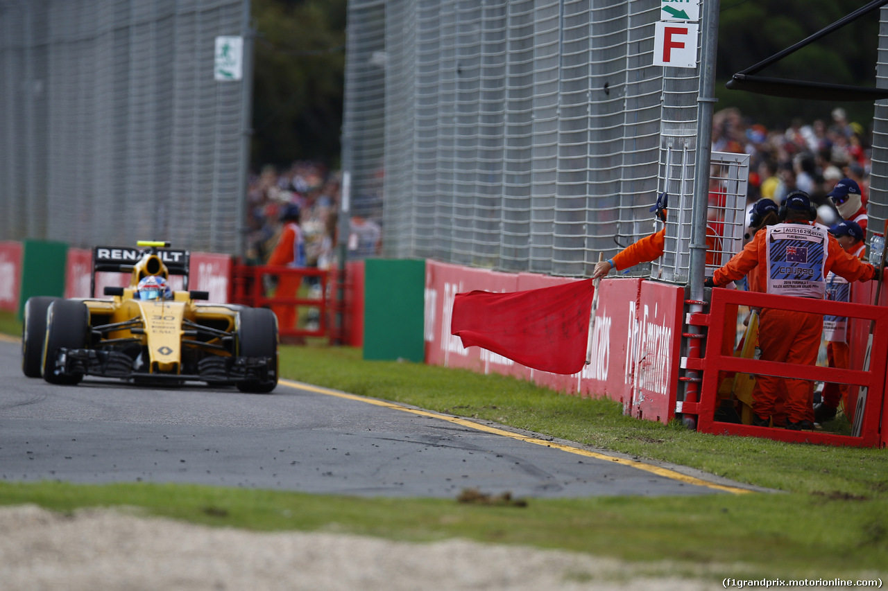 GP AUSTRALIA, 20.03.2016 - Gara, The red flag after Crash with Fernando Alonso (ESP) McLaren Honda MP4-31 e Esteban Gutierrez (MEX) Haas F1 Team VF-16