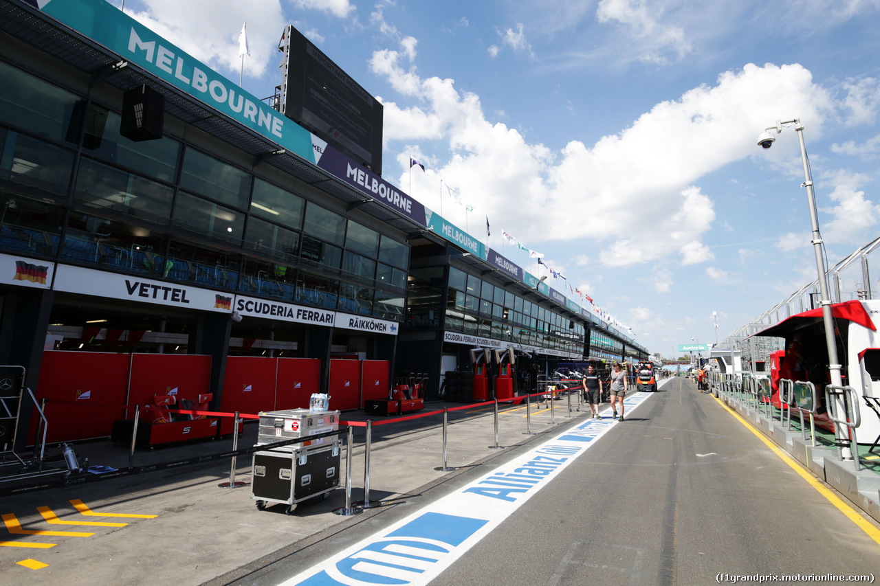 GP AUSTRALIA, The pit lane.
16.03.2016.
