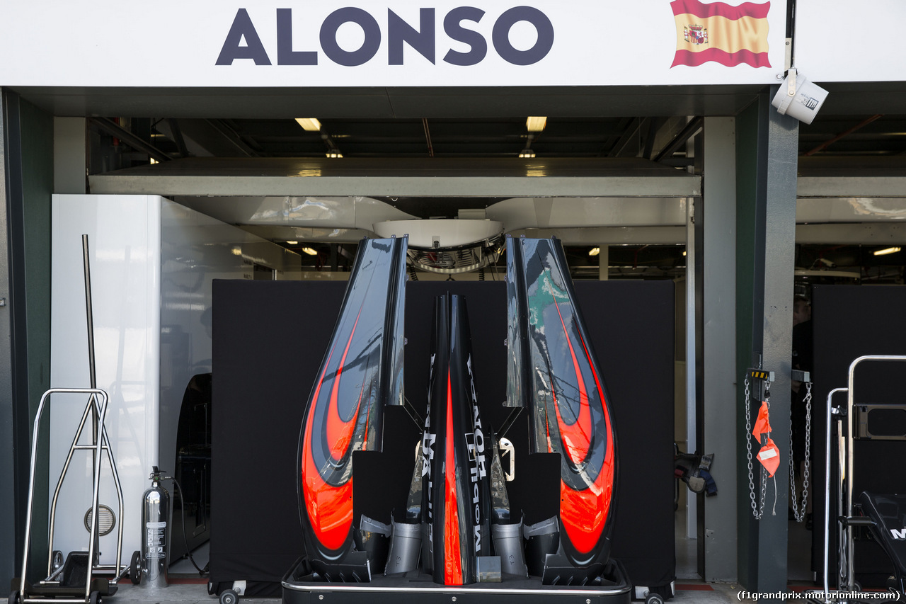 GP AUSTRALIA, McLaren MP4-31 engine cover in the pits.
16.03.2016.